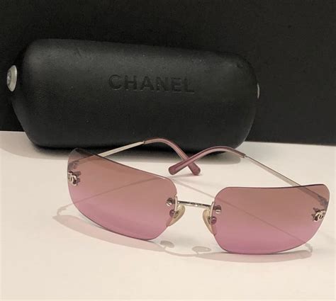 pink rimless sunglasses.